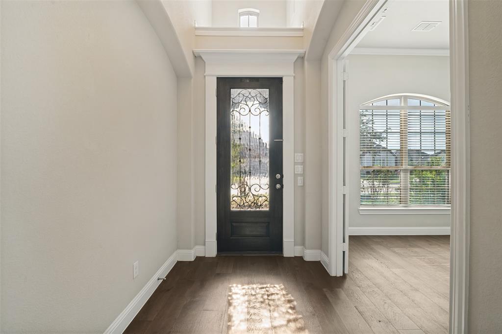 2802 Merlot Circle Rowlett, TX 75088 - Photo 4 of 40 a view of an empty room with a window