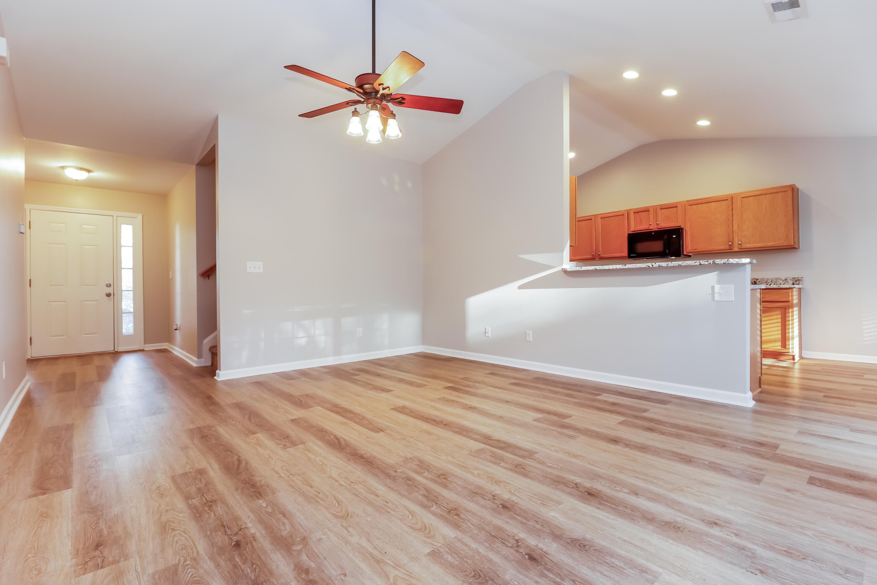 9068 Fieldstone Summerville, SC 29485 - Photo 2 of 15 1004896.9068 Fieldstone Trace - Living R