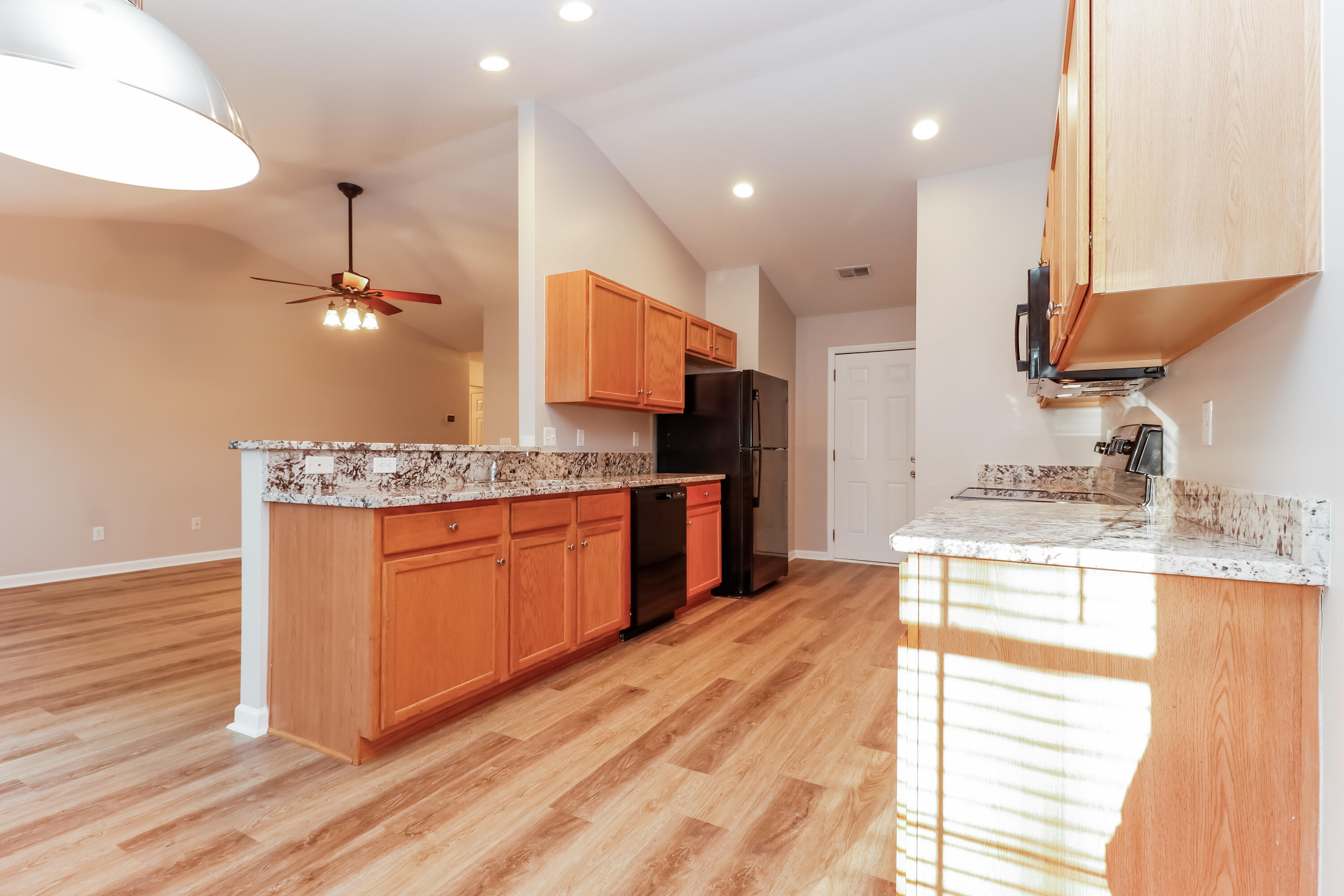9068 Fieldstone Summerville, SC 29485 - Photo 6 of 15 1004896.9068 Fieldstone Trace - Kitchen_