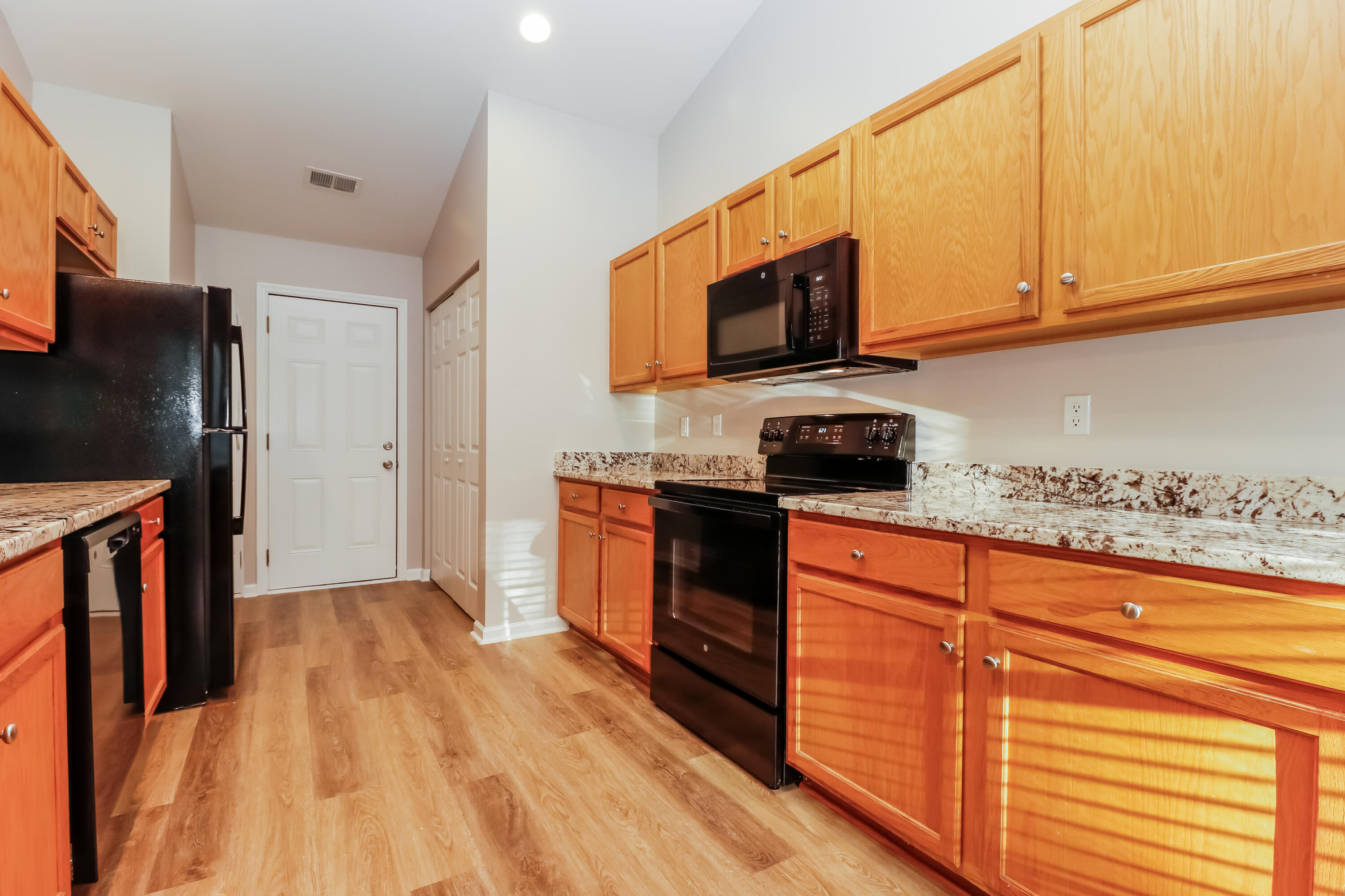 9068 Fieldstone Summerville, SC 29485 - Photo 7 of 15 1004896.9068 Fieldstone Trace - Kitchen_