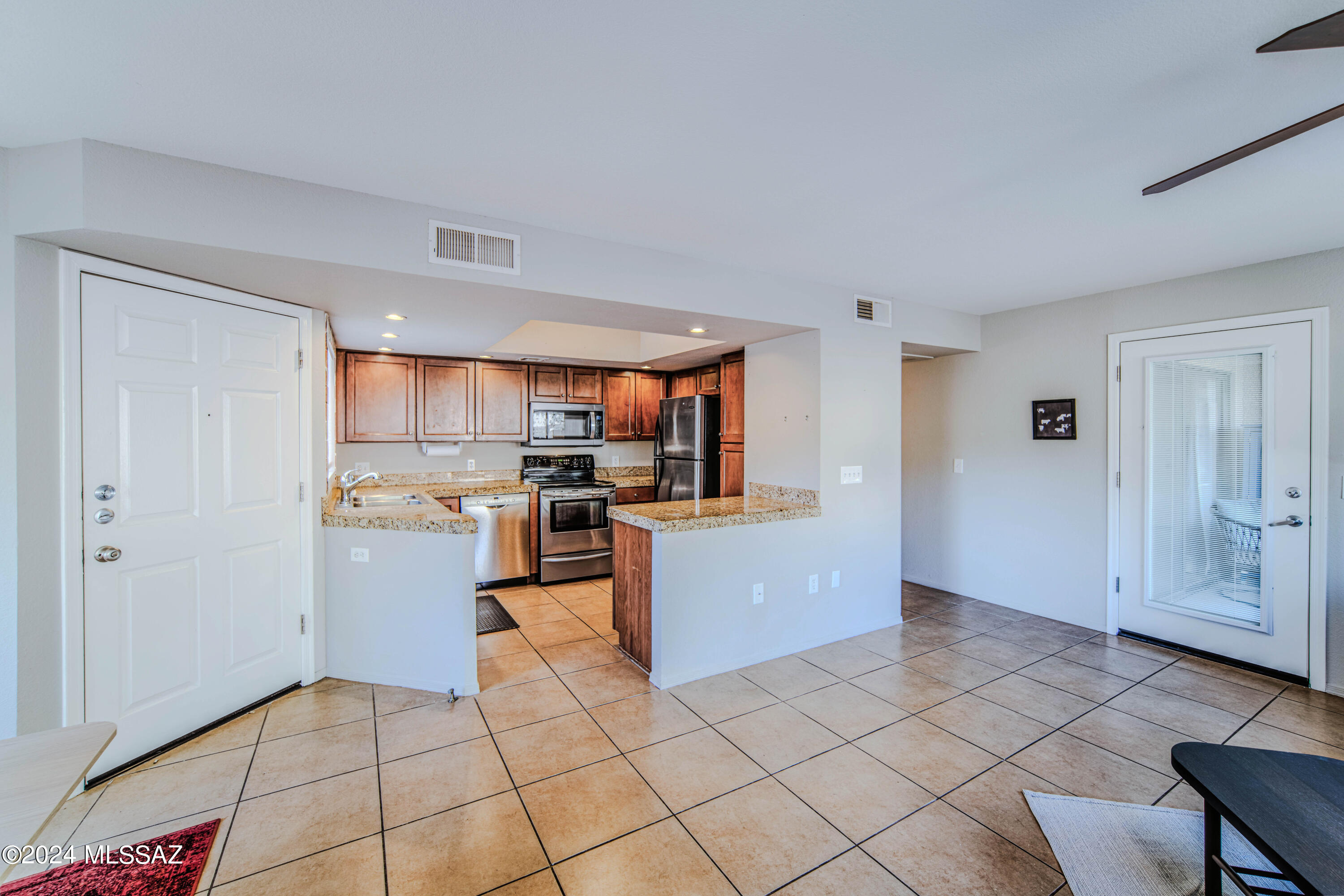 7255 East Snyder Road, Unit 9102 Tucson, AZ 85750 - Photo 6 of 15 Great Room