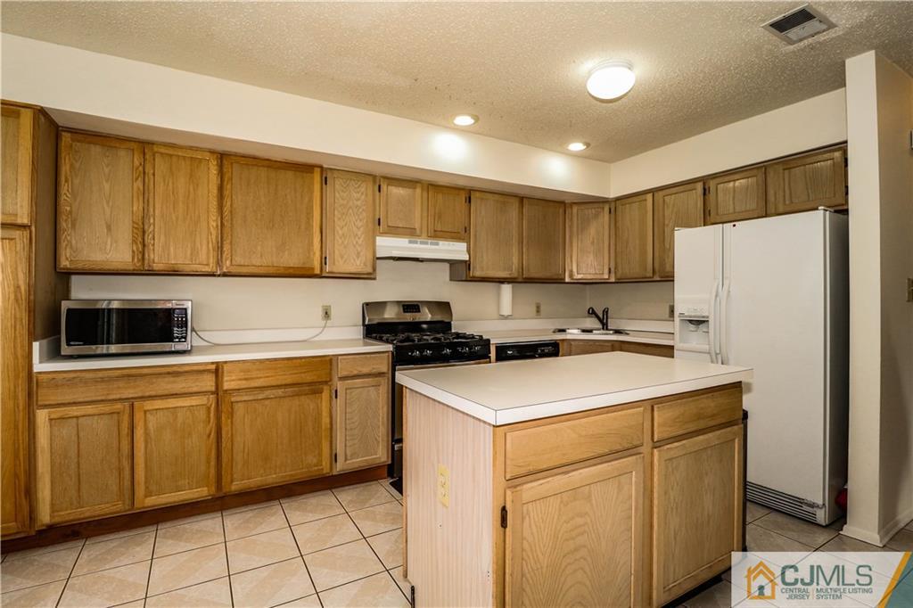 339 Lunar Road, Unit 339 Piscataway, NJ 08854 - Photo 12 of 25 Gallery Image 12