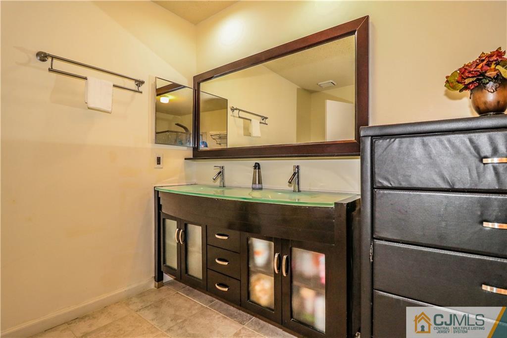 339 Lunar Road, Unit 339 Piscataway, NJ 08854 - Photo 18 of 25 Gallery Image 18