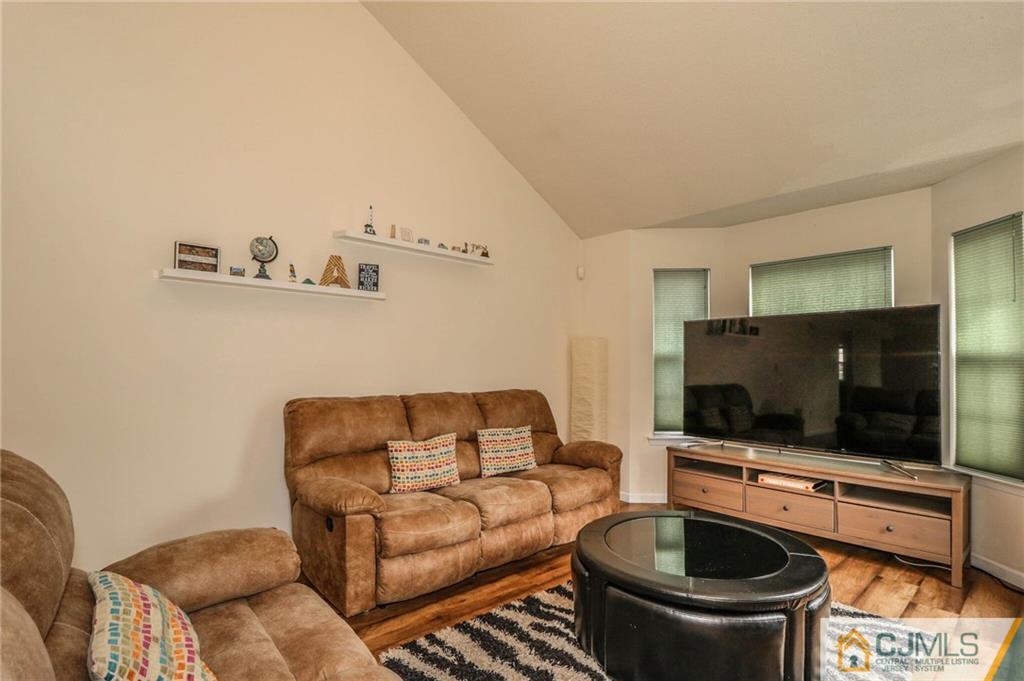 339 Lunar Road, Unit 339 Piscataway, NJ 08854 - Photo 6 of 25 Gallery Image 6