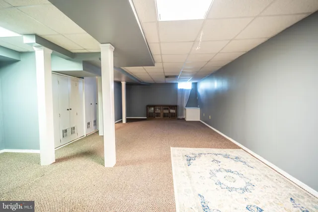 a view of livingroom with furniture