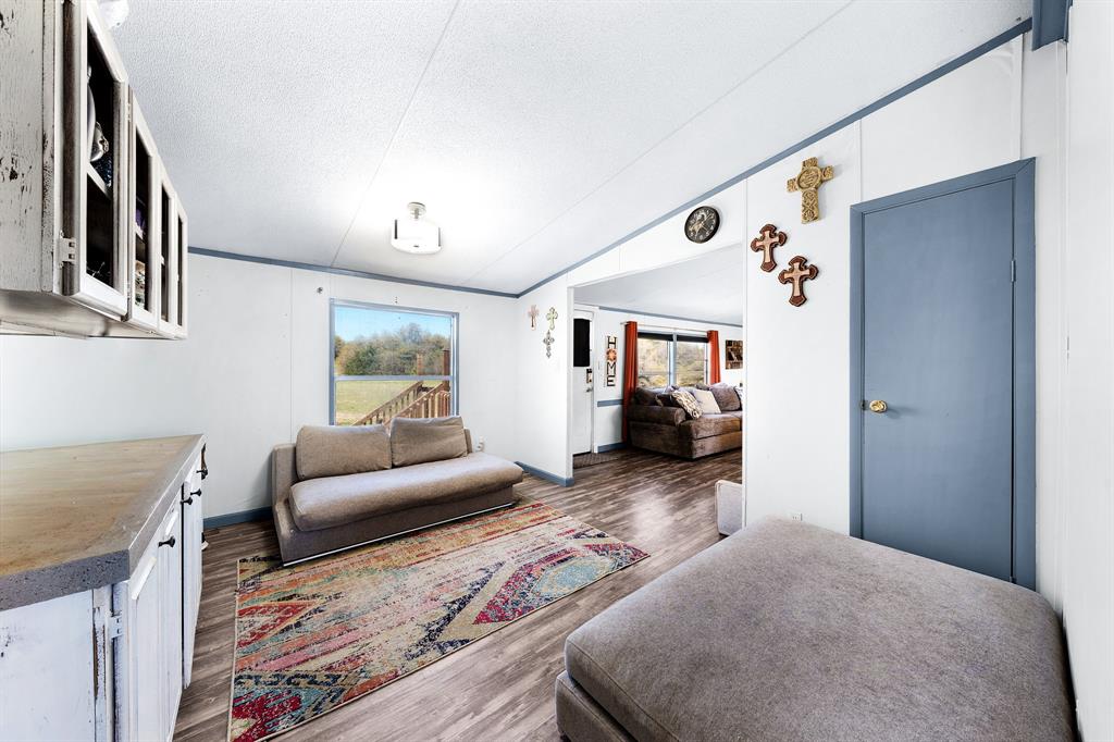 1536 New Hope Road Boyd, TX 76023 - Photo 20 of 40 a living room with furniture and wooden floor