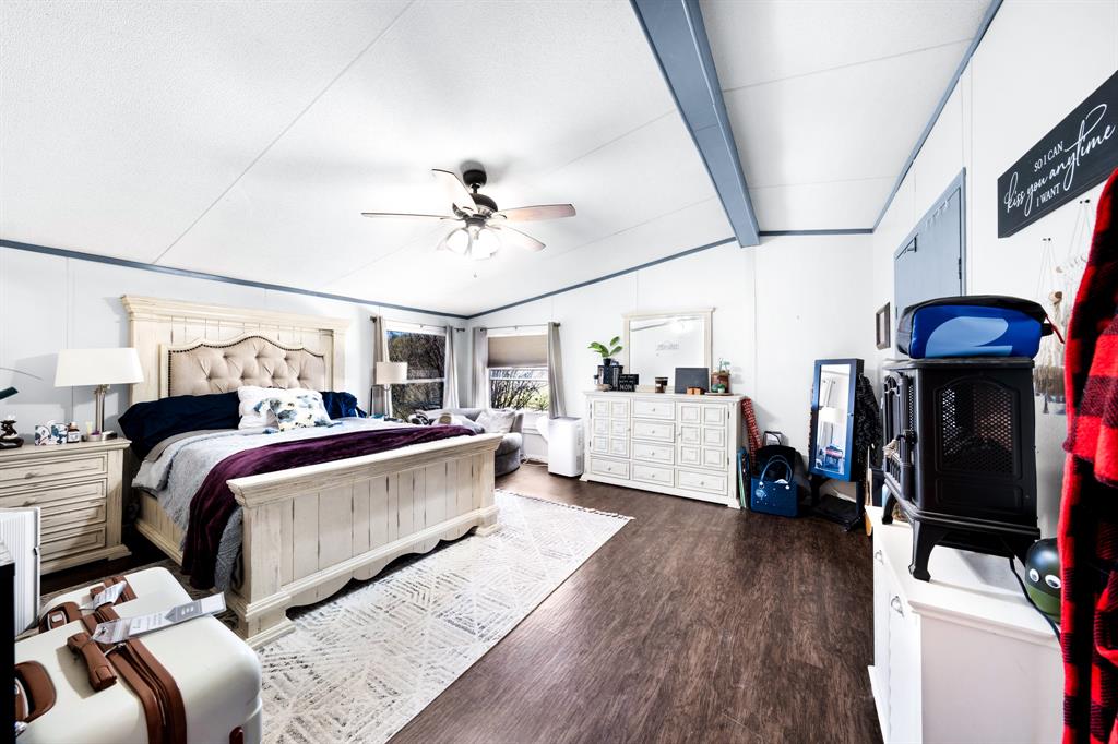 1536 New Hope Road Boyd, TX 76023 - Photo 31 of 40 a bed room with bed and a window