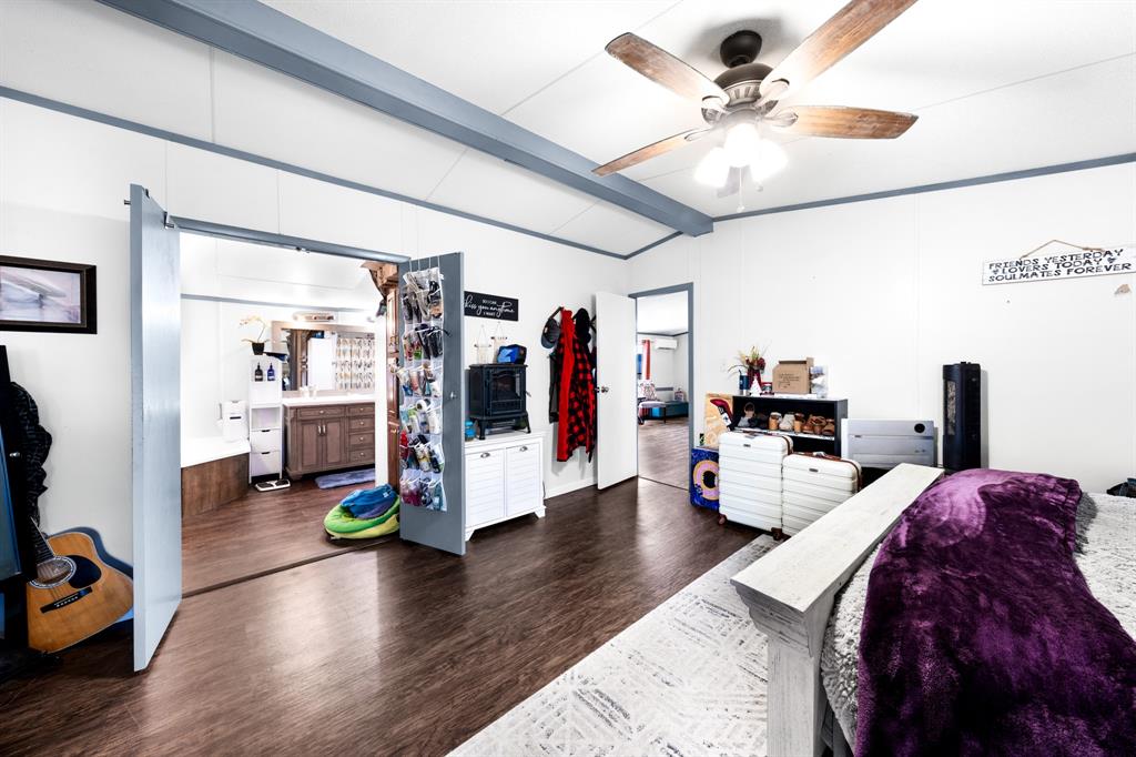 1536 New Hope Road Boyd, TX 76023 - Photo 33 of 40 a living room with furniture and wooden floor