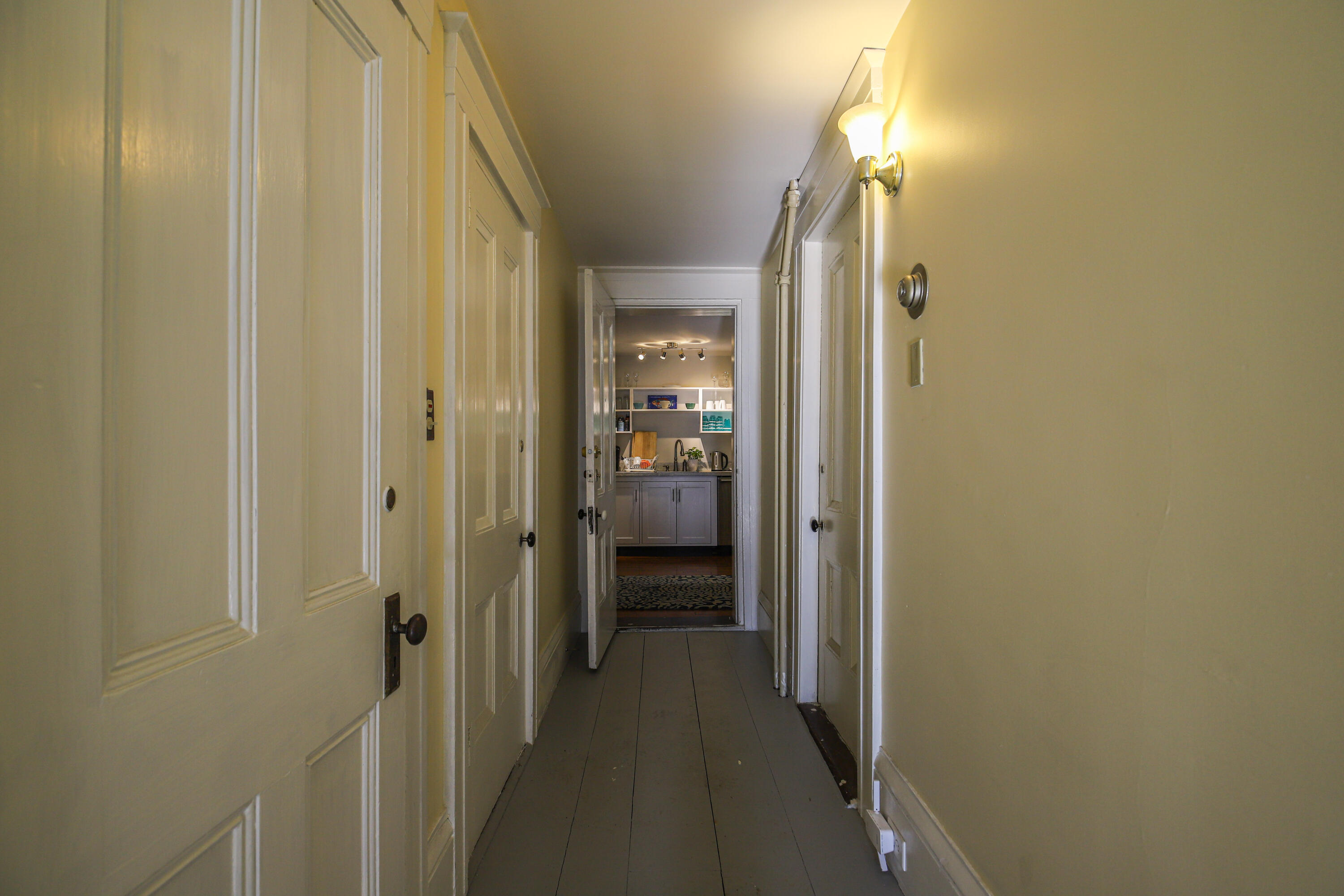 139 Spring St #2 Portland - 4Hall