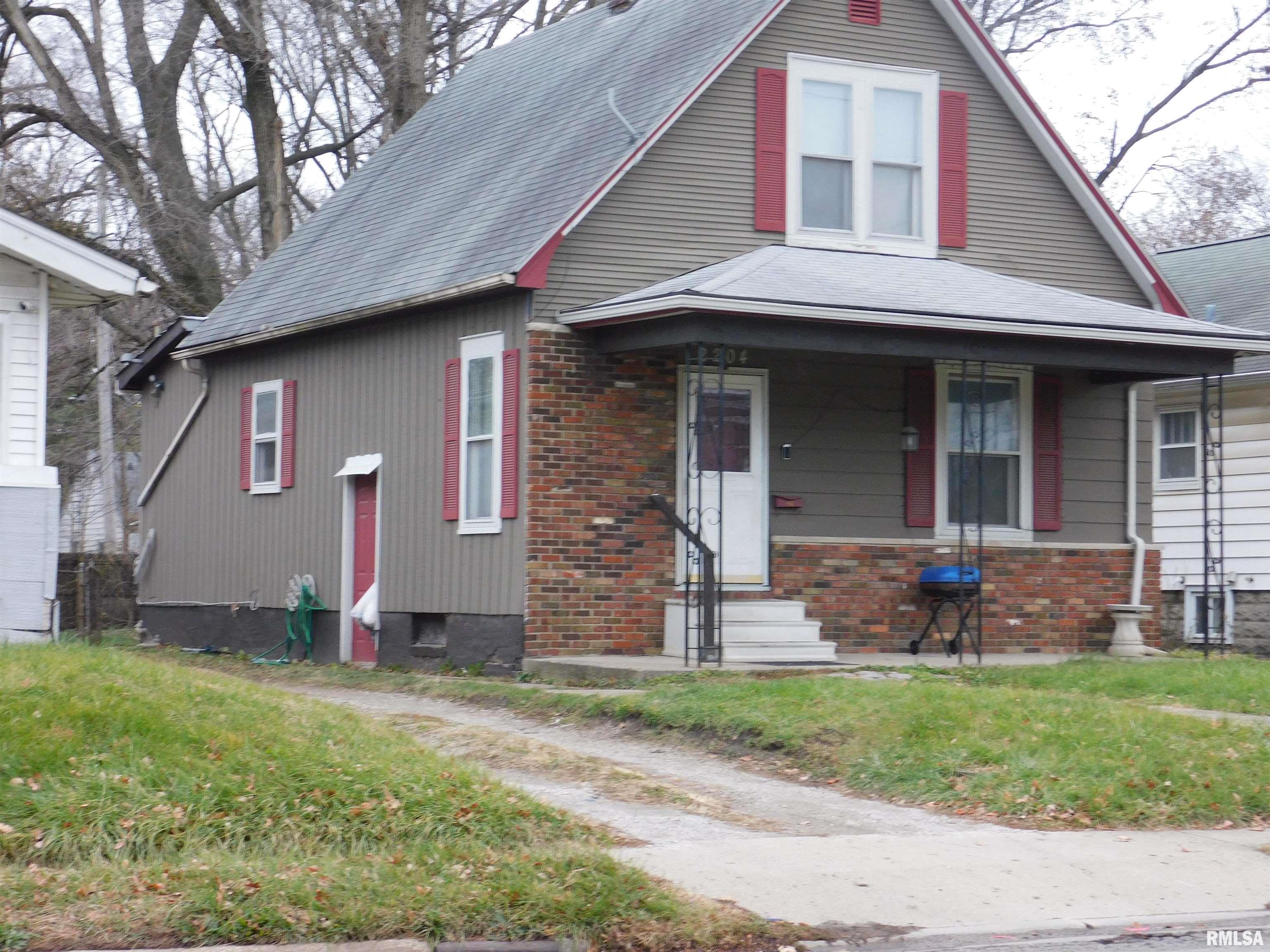 2204 South 11th Street Springfield, IL 62703 - Photo 1 of 10
