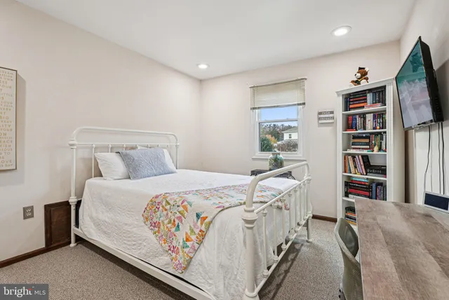 $979,000 | 10 Beth Drive, Ambler, PA 19002