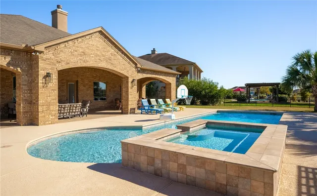 $1,250,000 | 5921 Lago Vista Drive, Corpus Christi, TX 78414