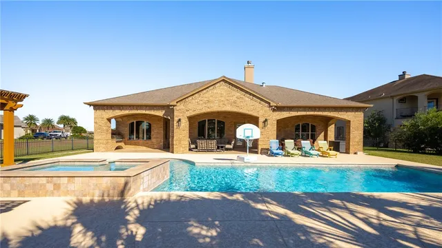 $1,250,000 | 5921 Lago Vista Drive, Corpus Christi, TX 78414