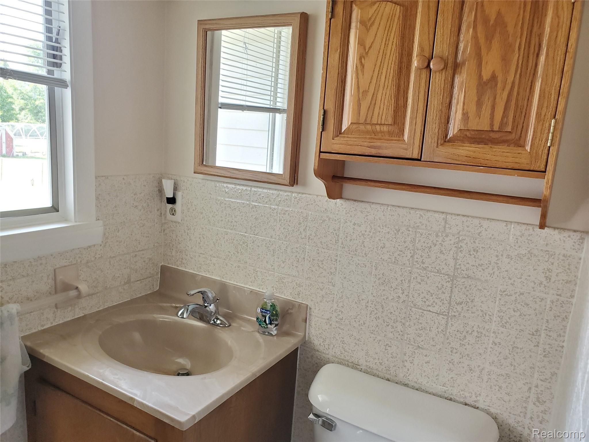 1779 North Lapeer Road Lapeer, MI 48446 - Photo 30 of 40 Galaxy 049.jpg