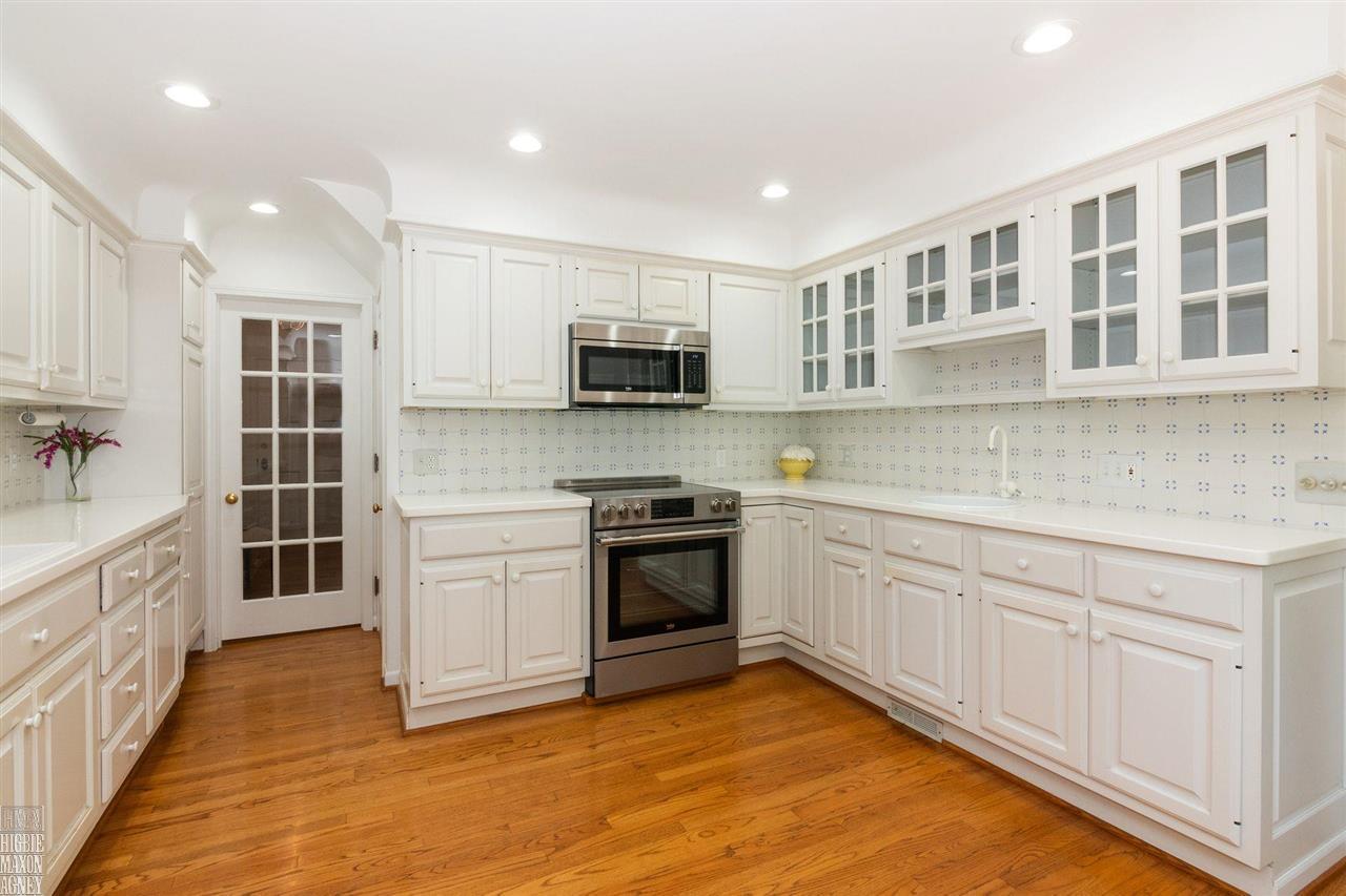 260 Stephens Road Grosse Pointe, MI 48236 - Photo 10 of 29 50050357-9.JPG