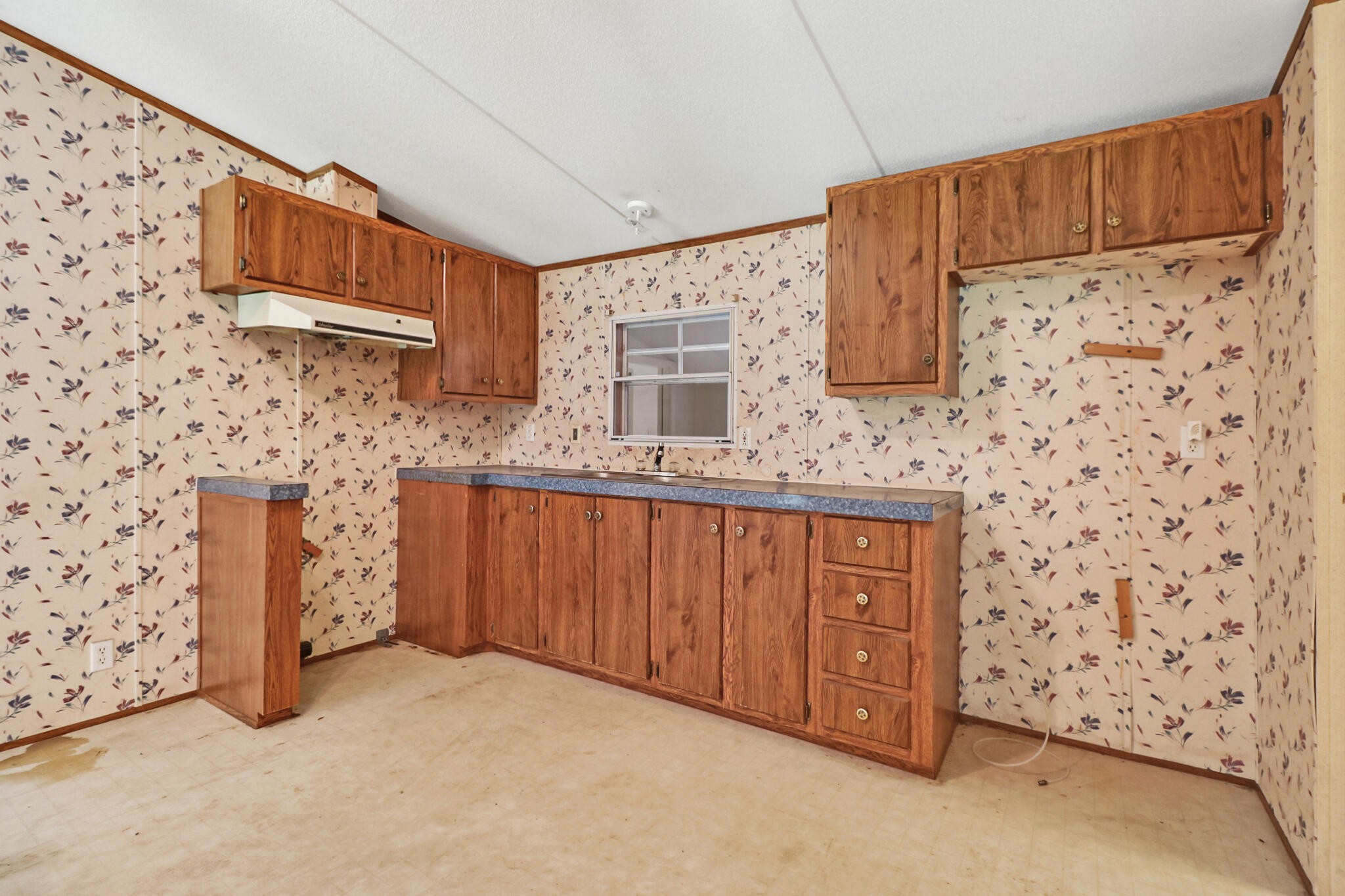 3702 Toestring Valley Road Spring City, TN 37381 - Photo 18 of 28 a bathroom with a sink and a mirror