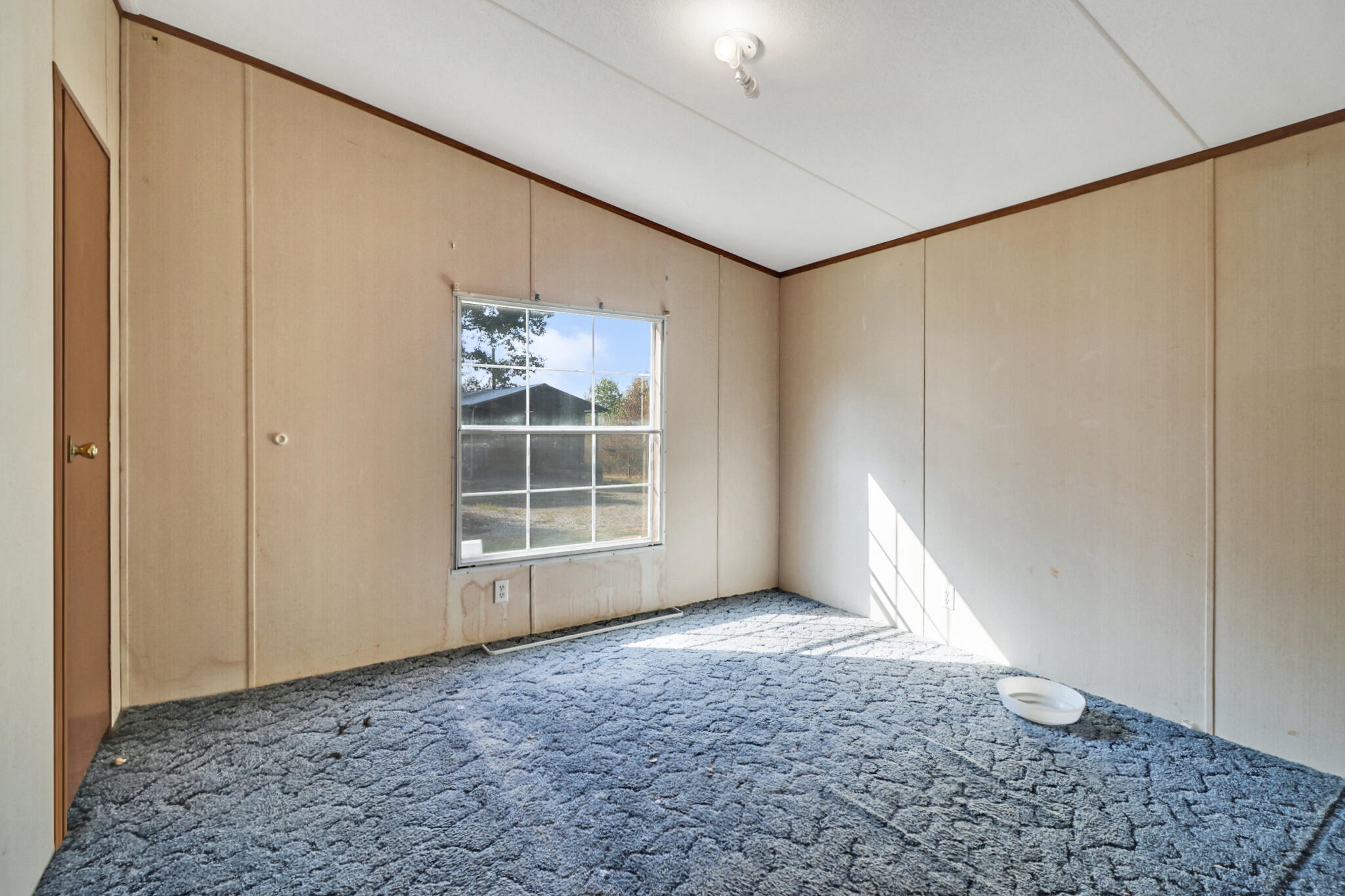 3702 Toestring Valley Road Spring City, TN 37381 - Photo 20 of 28 an empty room with windows