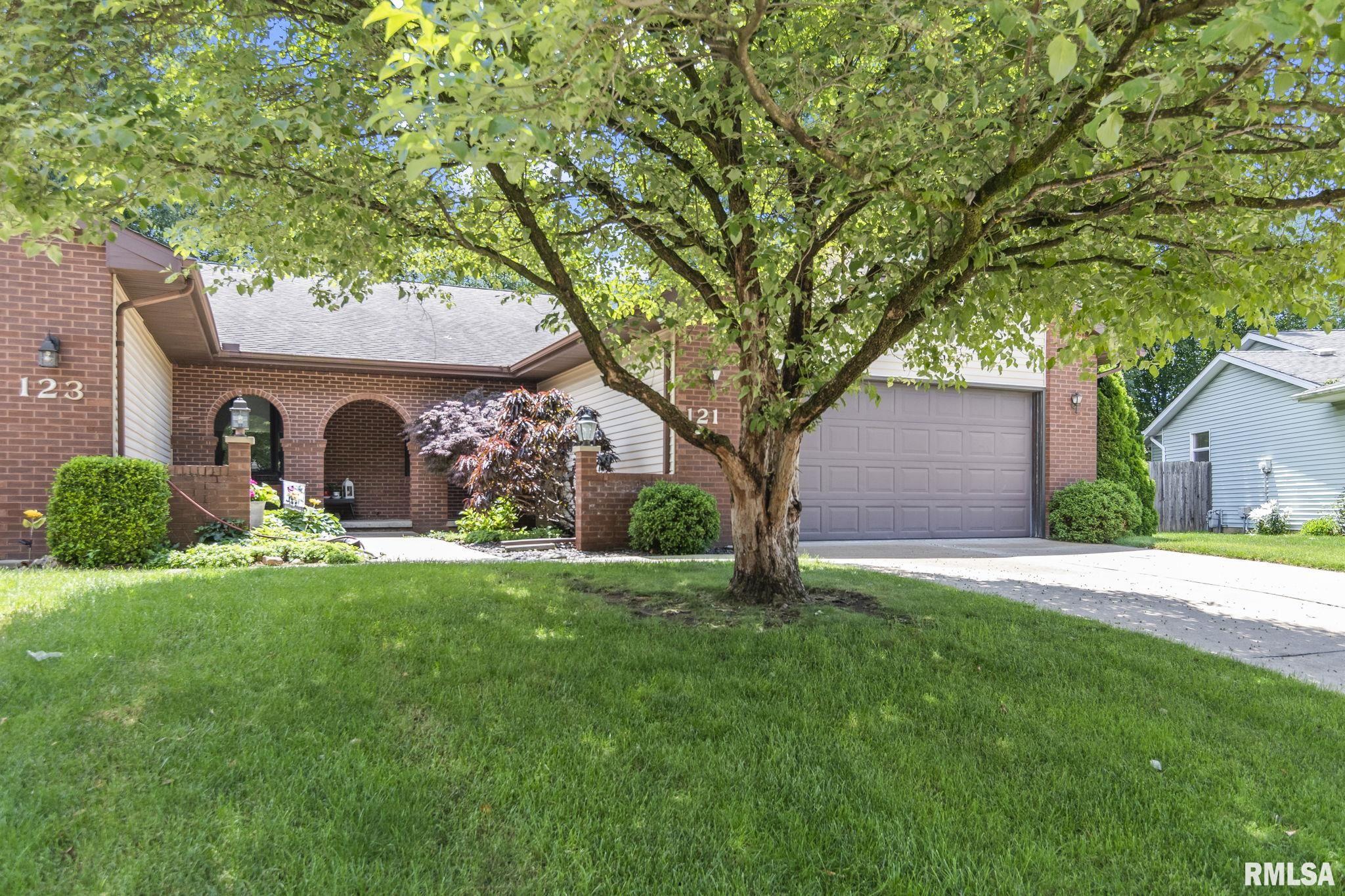 121 Calvin Avenue Springfield, IL 62704 - Photo 1 of 33