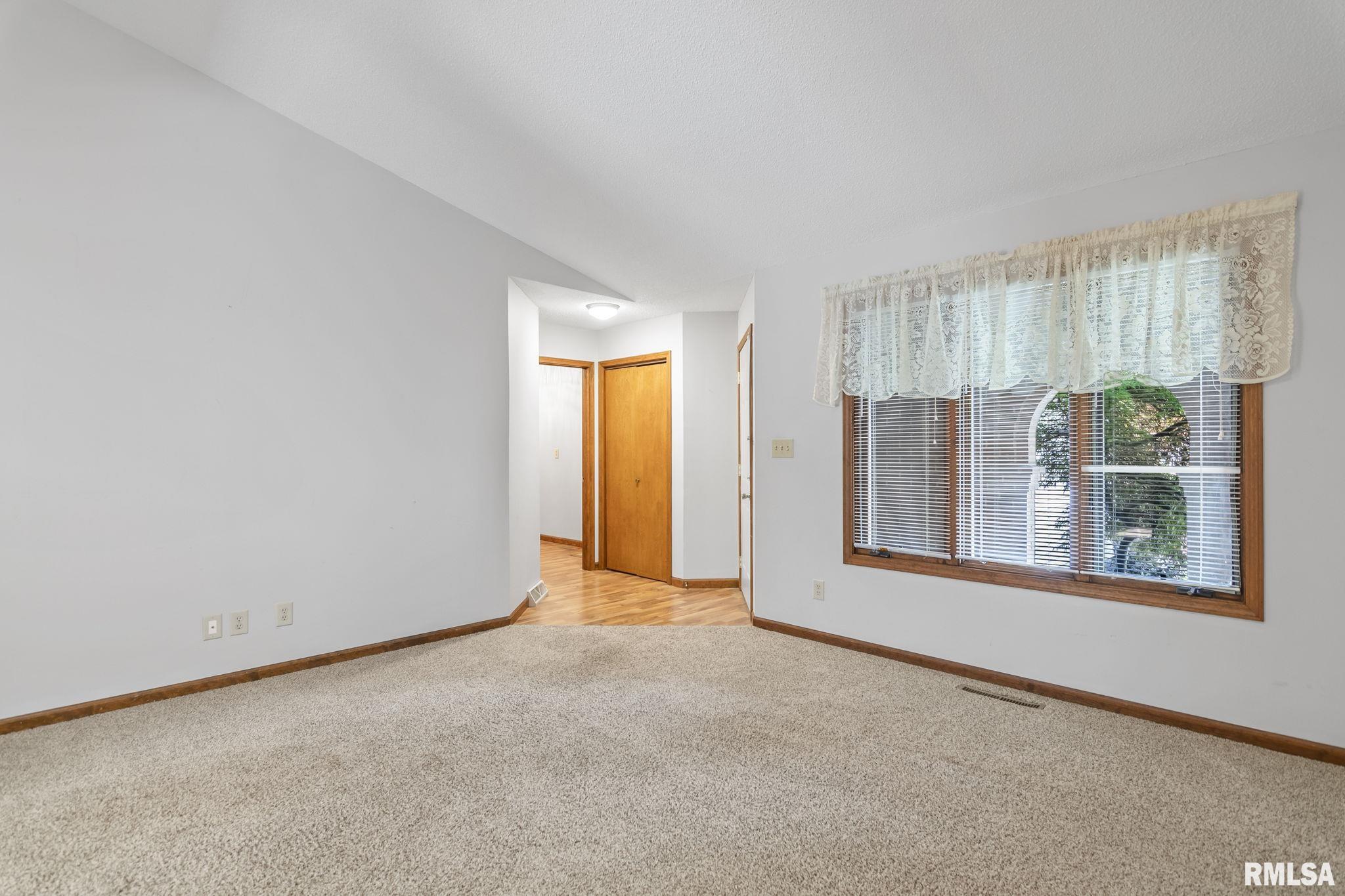 121 Calvin Avenue Springfield, IL 62704 - Photo 7 of 33