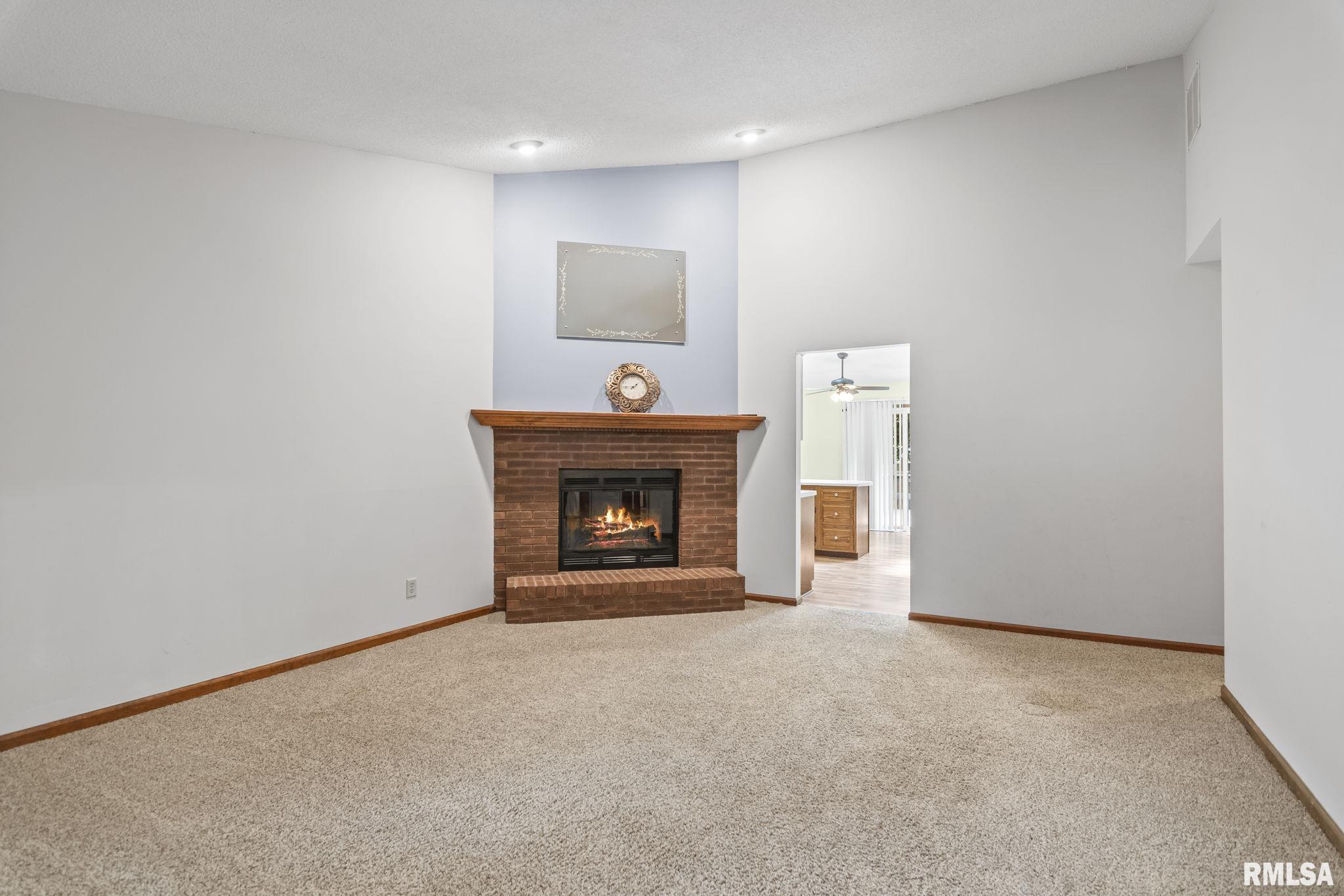 121 Calvin Avenue Springfield, IL 62704 - Photo 8 of 33