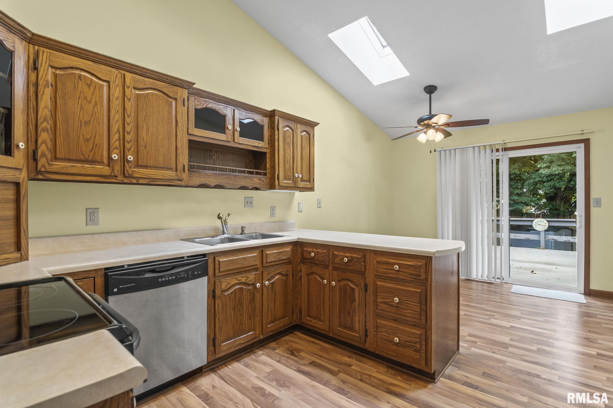 121 Calvin Avenue Springfield, IL 62704 - Photo 9 of 33