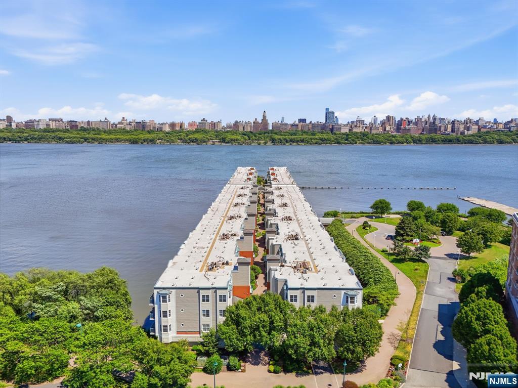 242 The Promenade, Unit 242 Edgewater, NJ 07020 - Photo 43 of 49