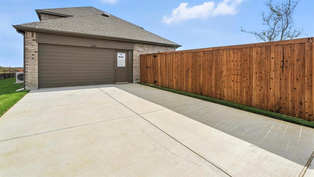 2640 Gladewater Road Celina, TX 75009 - Photo 27 of 40 a backyard of a house