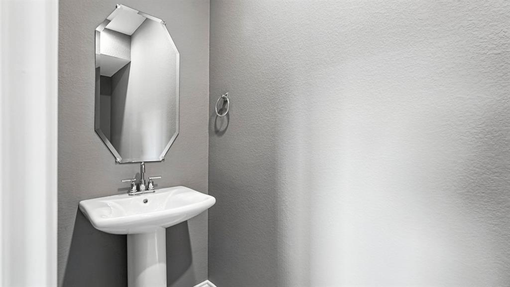 2640 Gladewater Road Celina, TX 75009 - Photo 28 of 40 a bathroom with a sink and mirror