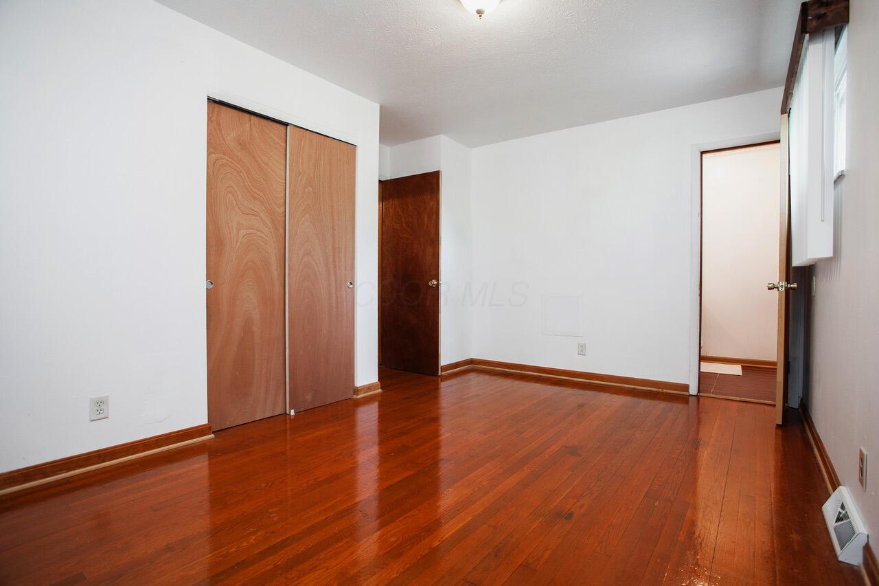 1264 Shady Lane Road Columbus, OH 43227 - Photo 11 of 20 Primary Bedroom