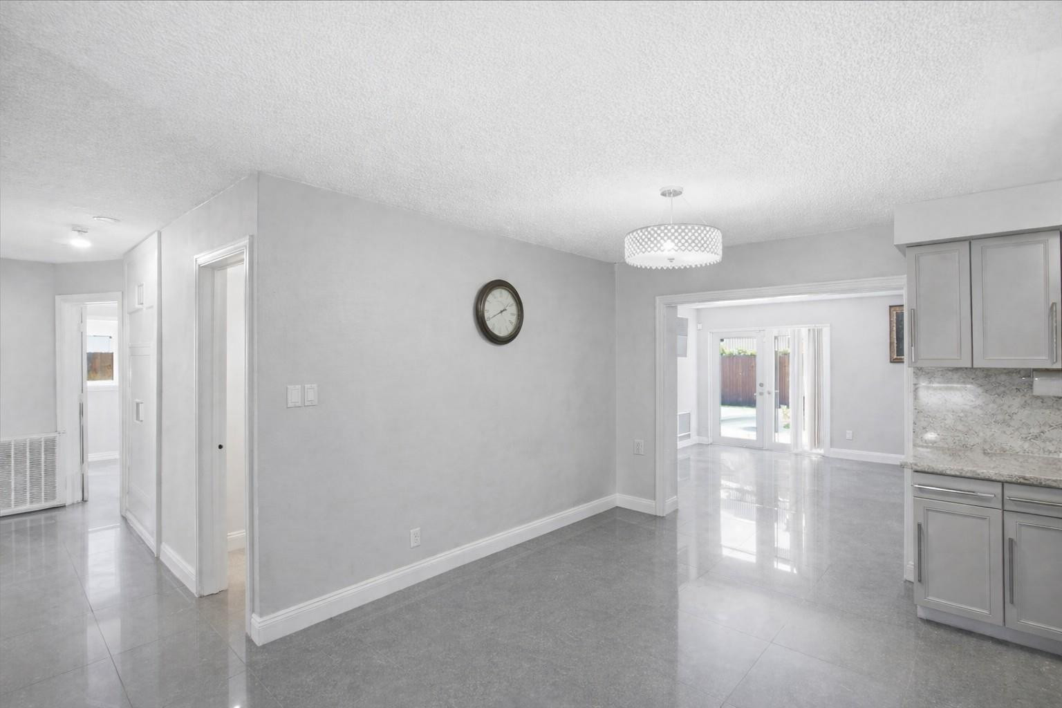 640 Southwest 68th Terrace Pembroke Pines, FL 33023 - Photo 11 of 33 Photo 11