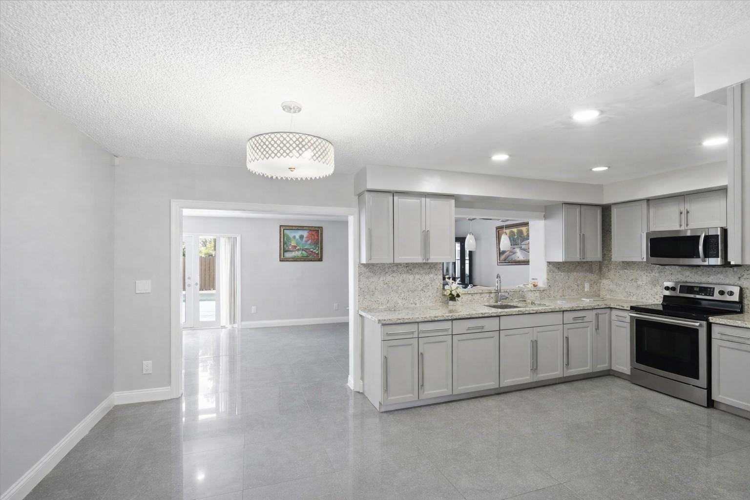 640 Southwest 68th Terrace Pembroke Pines, FL 33023 - Photo 12 of 33 Photo 12