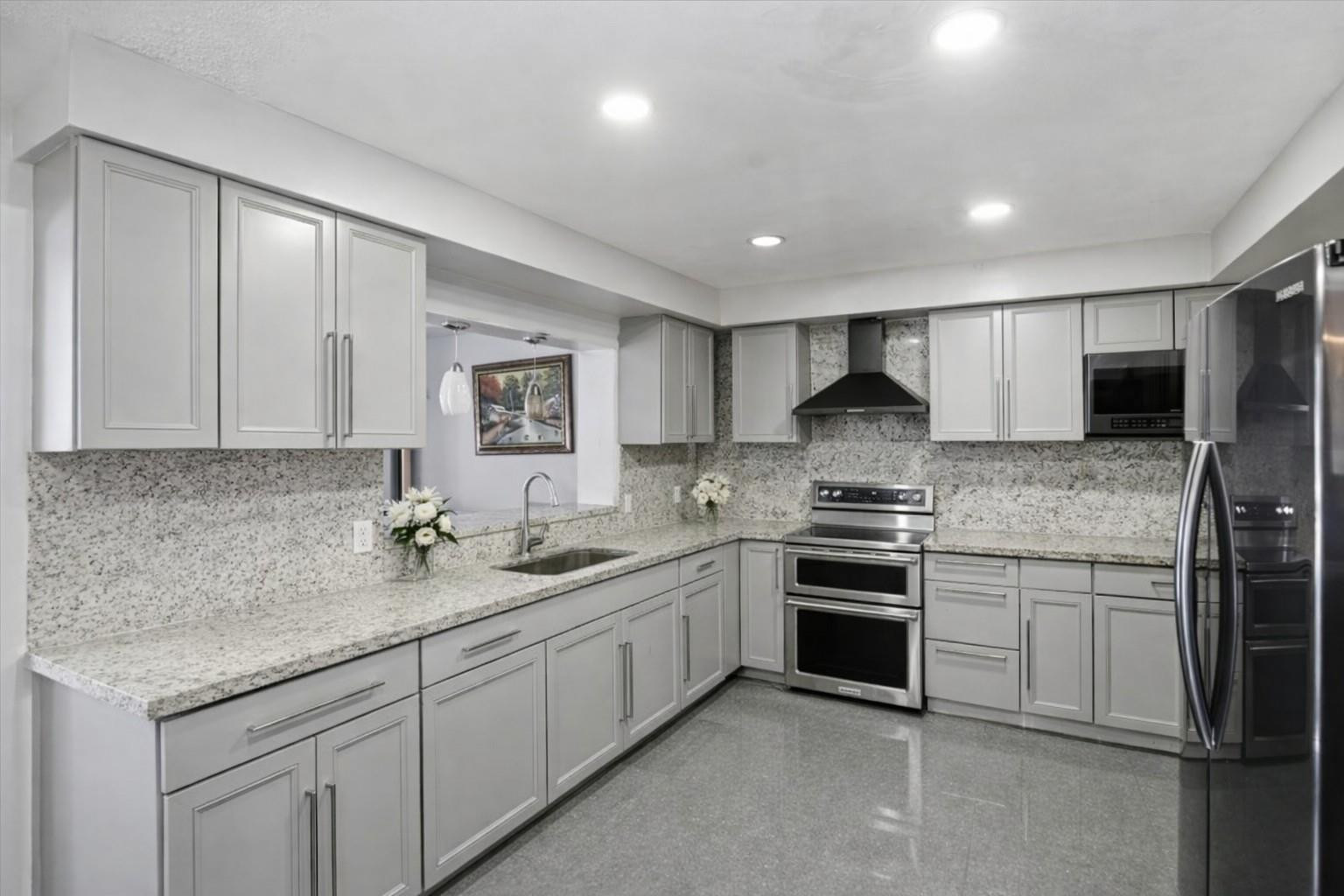 640 Southwest 68th Terrace Pembroke Pines, FL 33023 - Photo 13 of 33 Photo 13