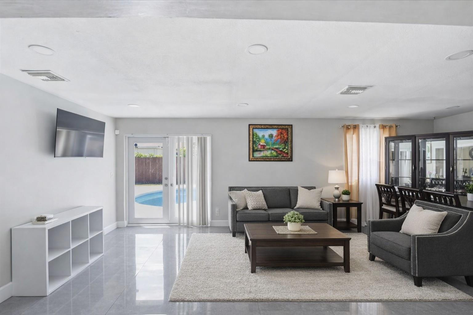 640 Southwest 68th Terrace Pembroke Pines, FL 33023 - Photo 15 of 33 Photo 15