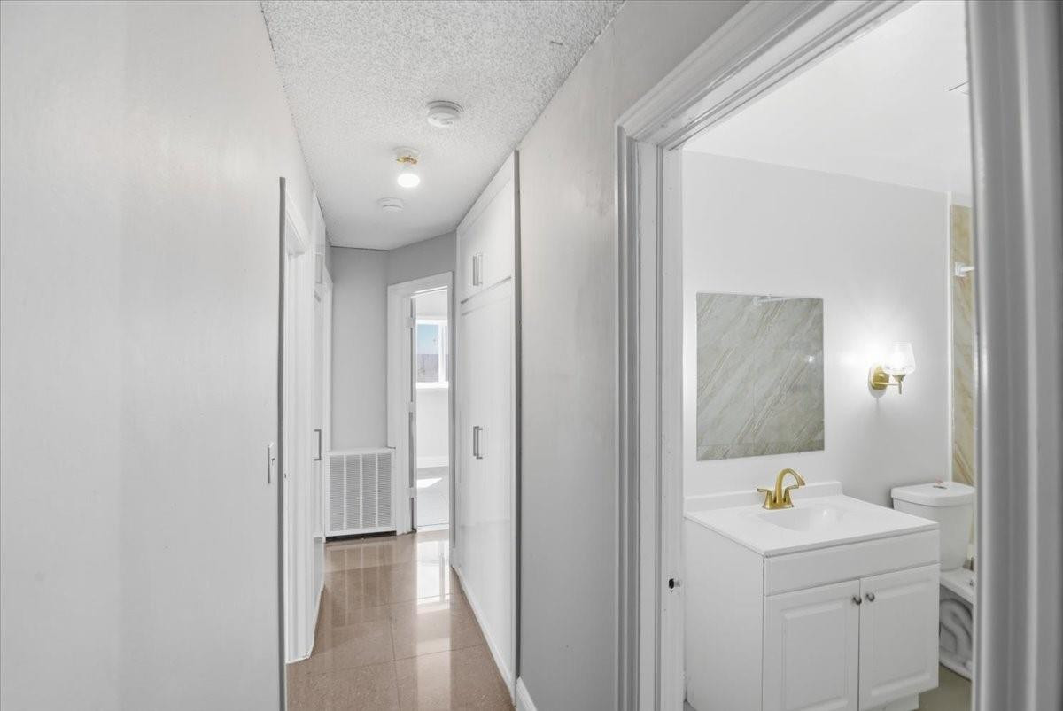 640 Southwest 68th Terrace Pembroke Pines, FL 33023 - Photo 18 of 33 Photo 18