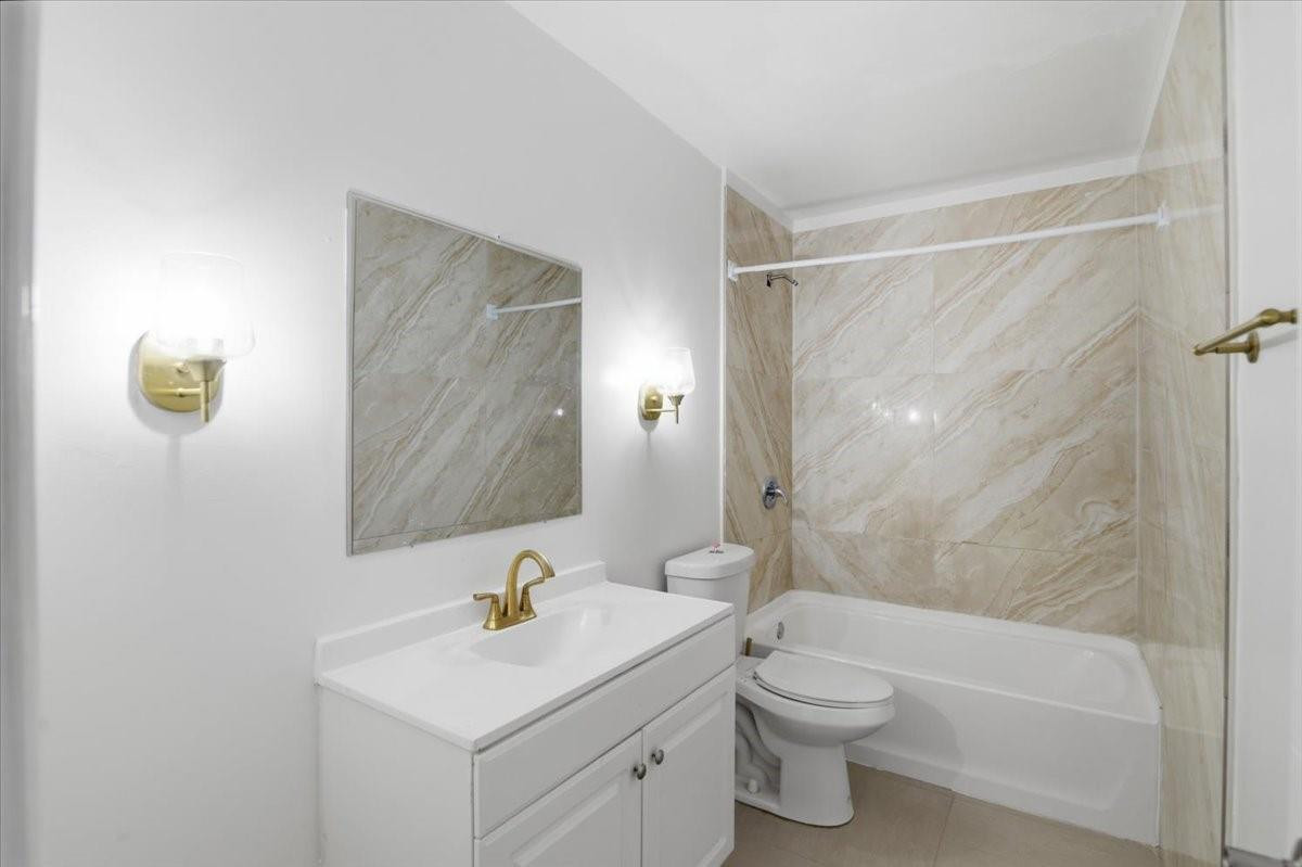 640 Southwest 68th Terrace Pembroke Pines, FL 33023 - Photo 19 of 33 Photo 19