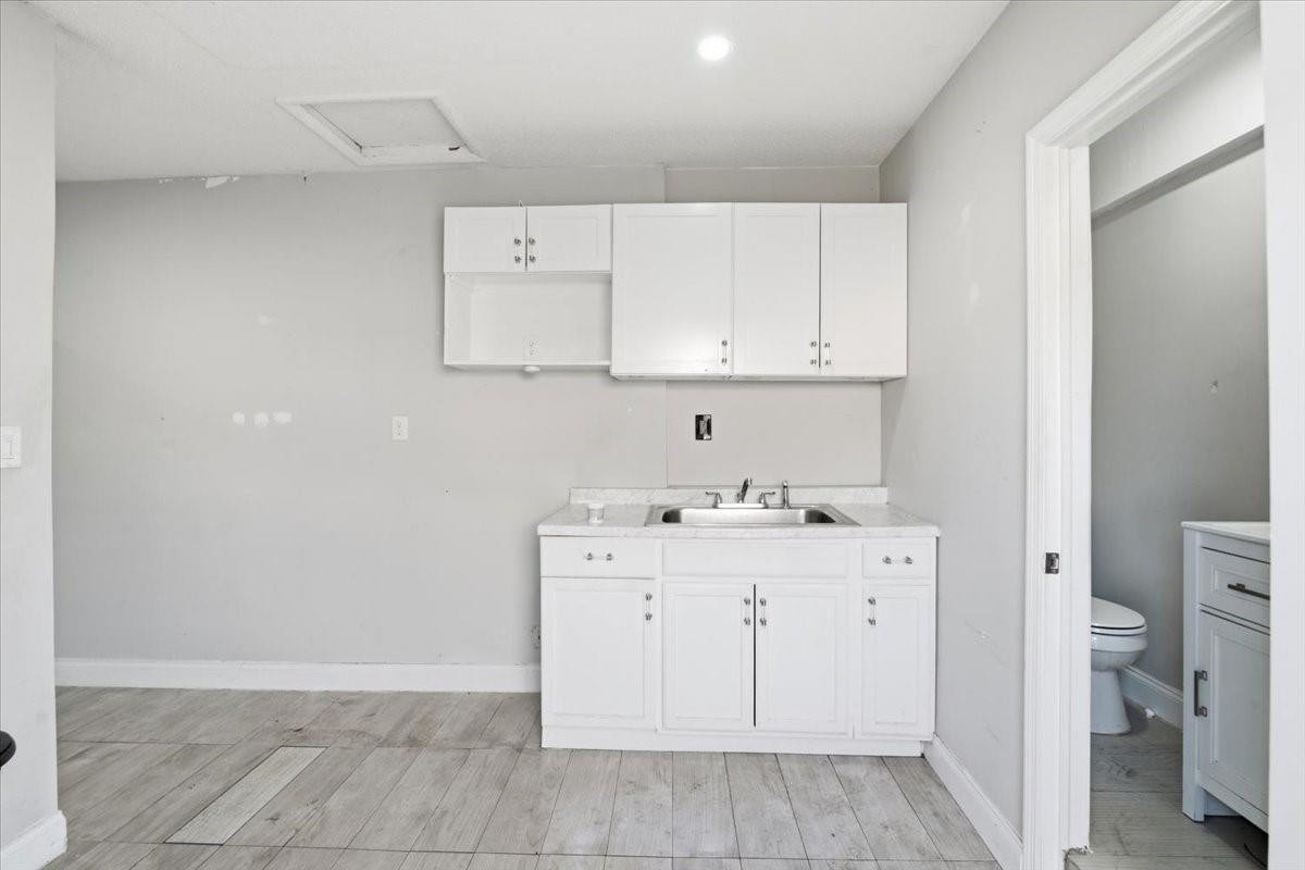 640 Southwest 68th Terrace Pembroke Pines, FL 33023 - Photo 27 of 33 Efficiency