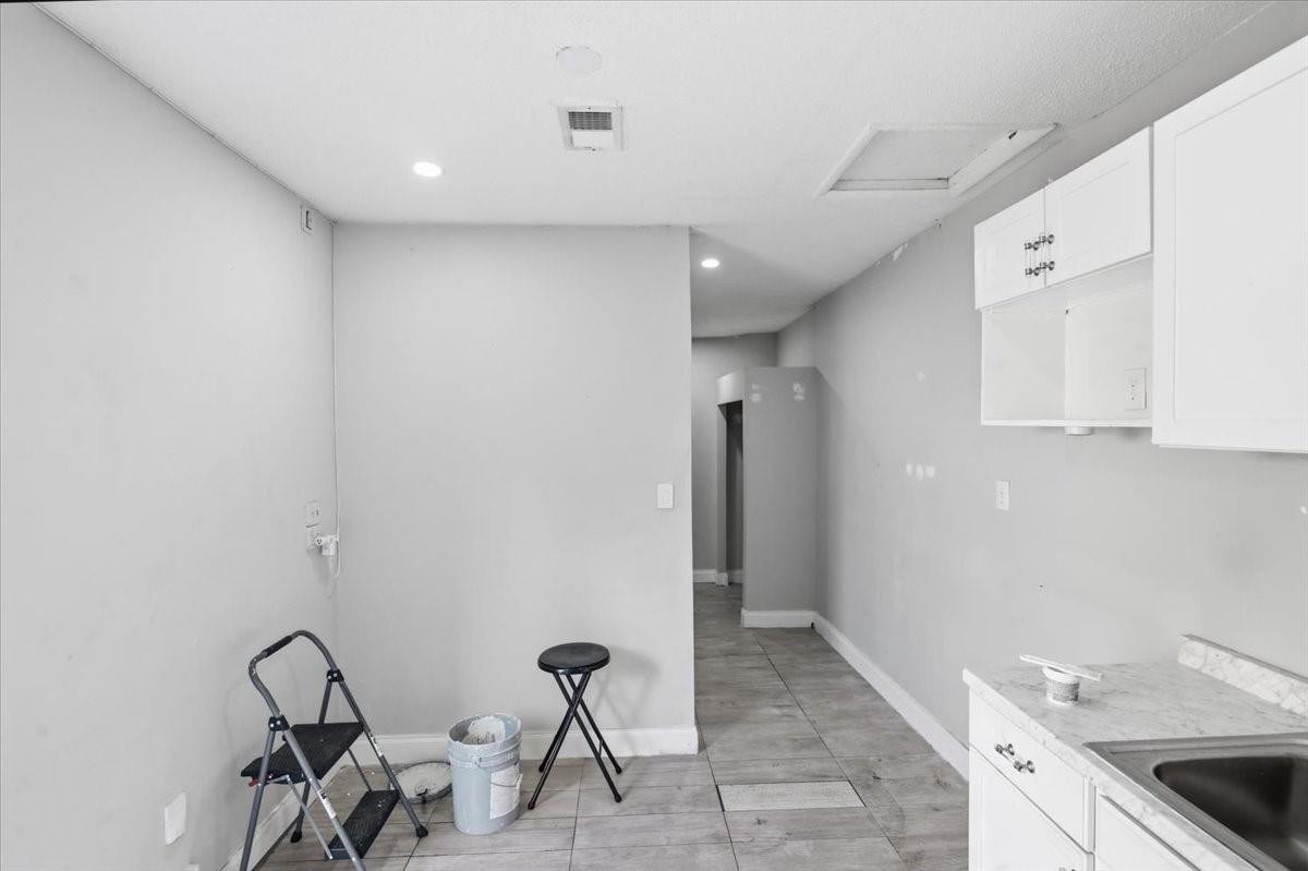 640 Southwest 68th Terrace Pembroke Pines, FL 33023 - Photo 31 of 33 Efficiency