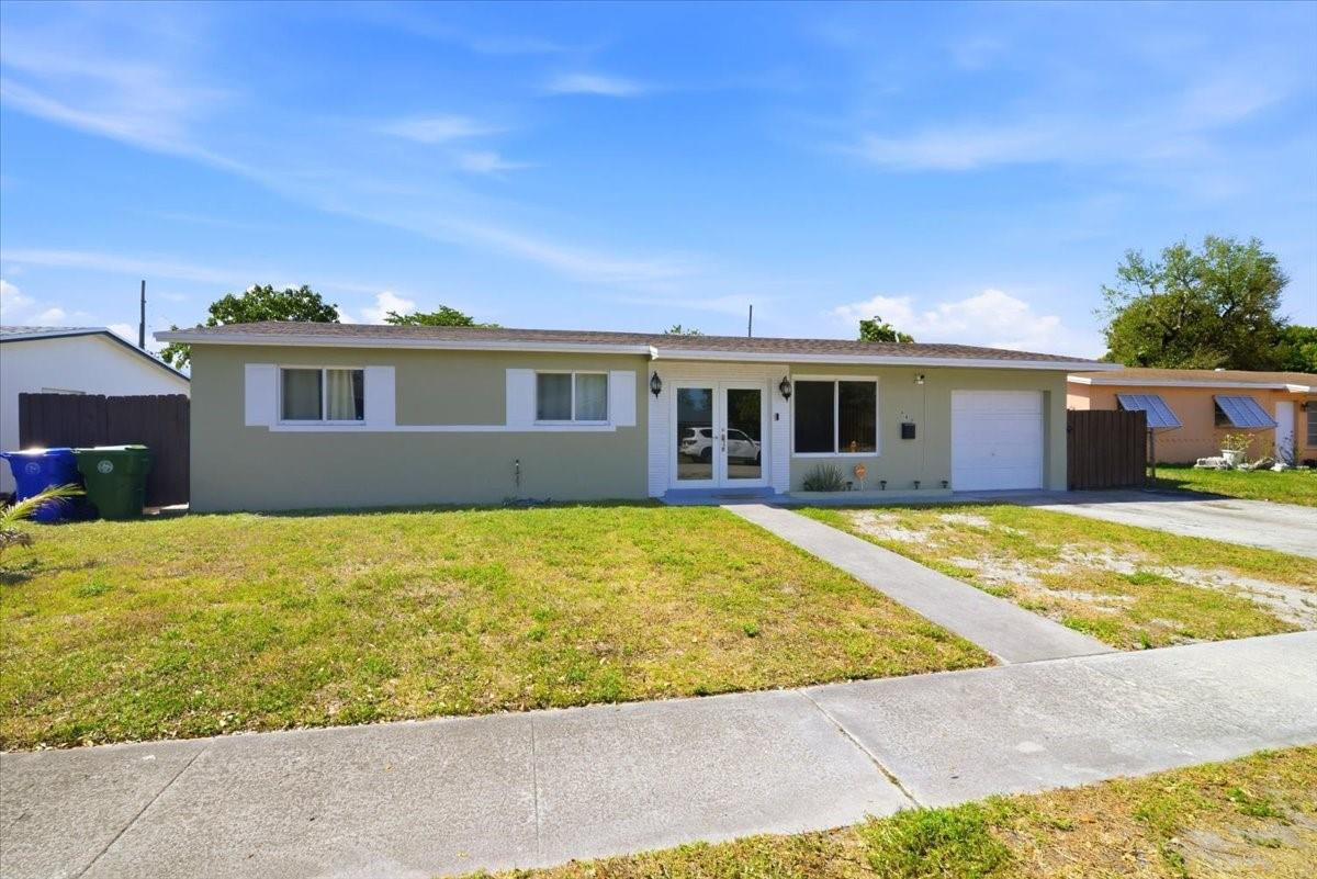 640 Southwest 68th Terrace Pembroke Pines, FL 33023 - Photo 6 of 33 Photo 6