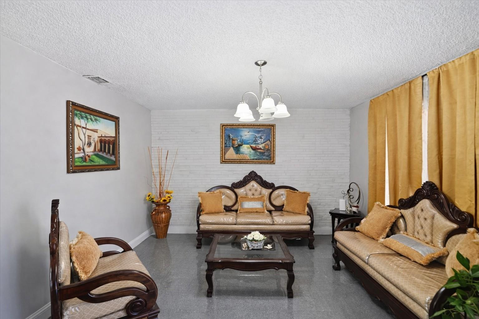 640 Southwest 68th Terrace Pembroke Pines, FL 33023 - Photo 10 of 33 Photo 10