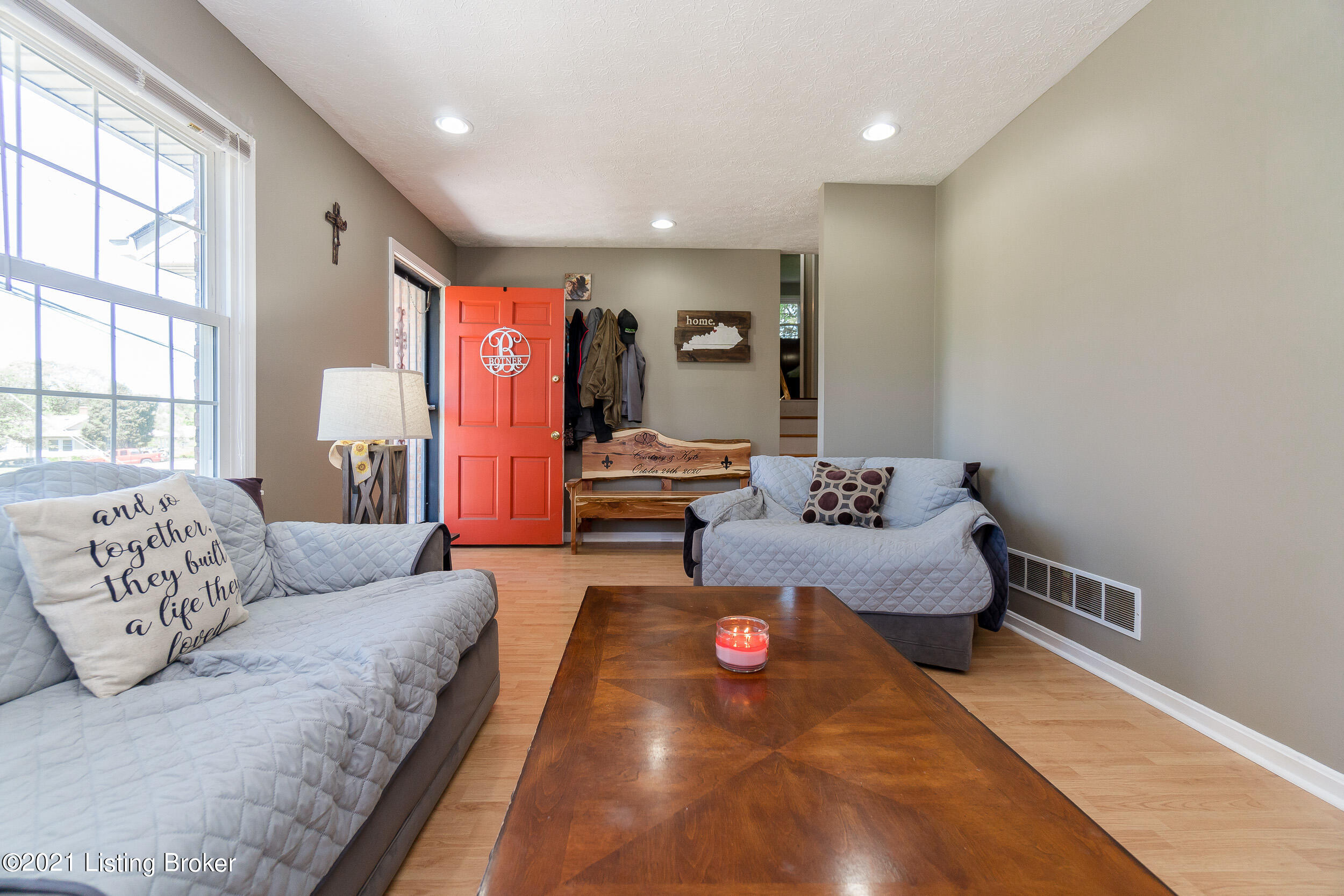 7603 Johnson School Road Louisville, KY 40291 - Photo 13 of 27 Living Room
