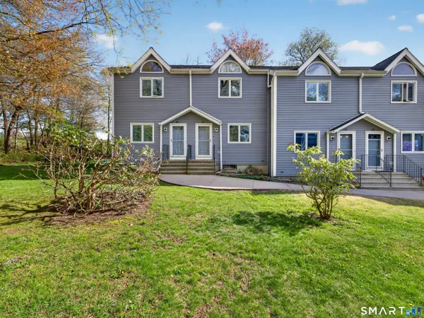 $2,300 | 1691 Norwich-New London Turnpike, Unit E5, Montville, CT 06382