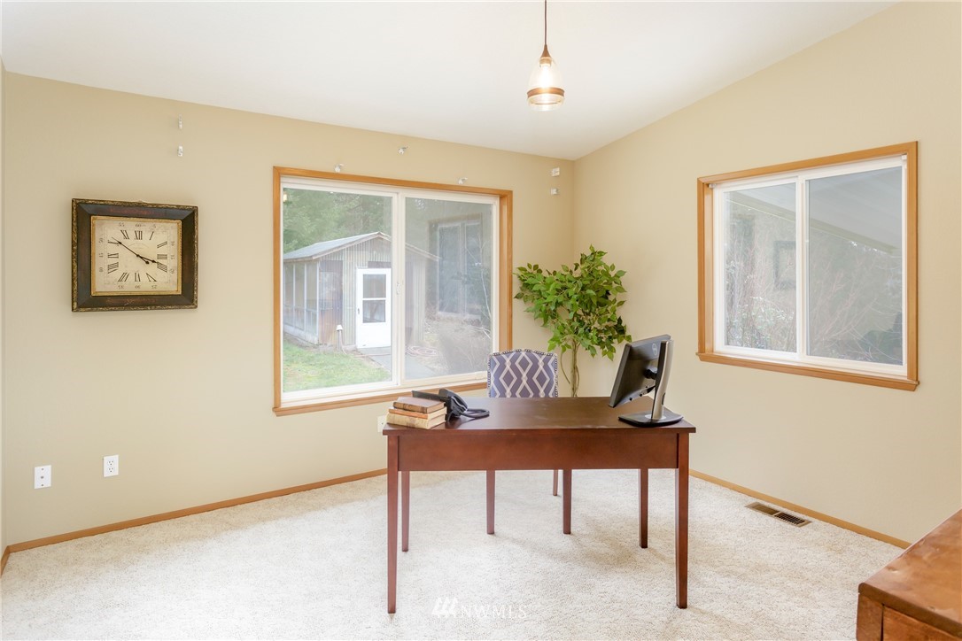 10322 Case Road Southwest Olympia, WA 98512 - Photo 9 of 25 Gallery Image 9