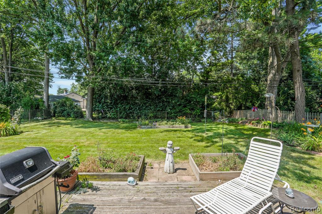21235 River Road Grosse Pointe Woods, MI 48236 - Photo 29 of 33