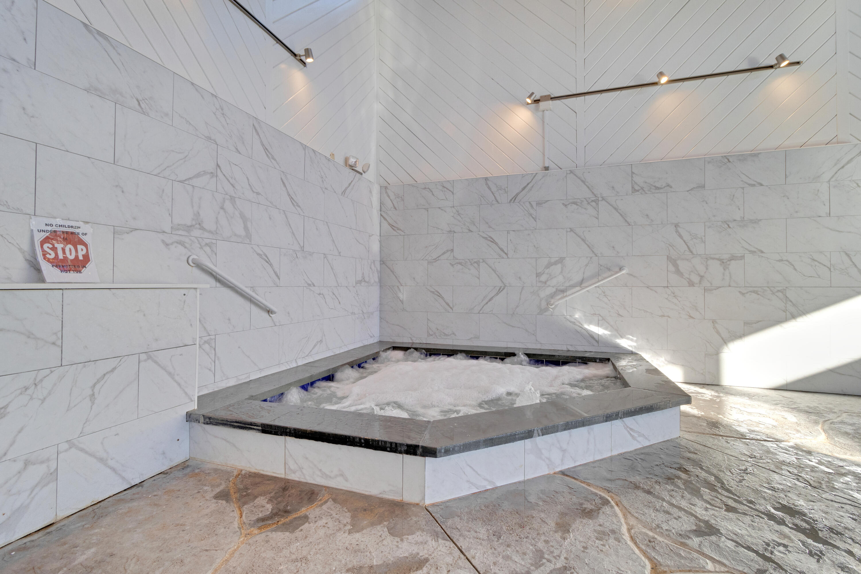 1373 Post Road, Unit 8F Wells, ME 04090 - Photo 30 of 36 Hot tub