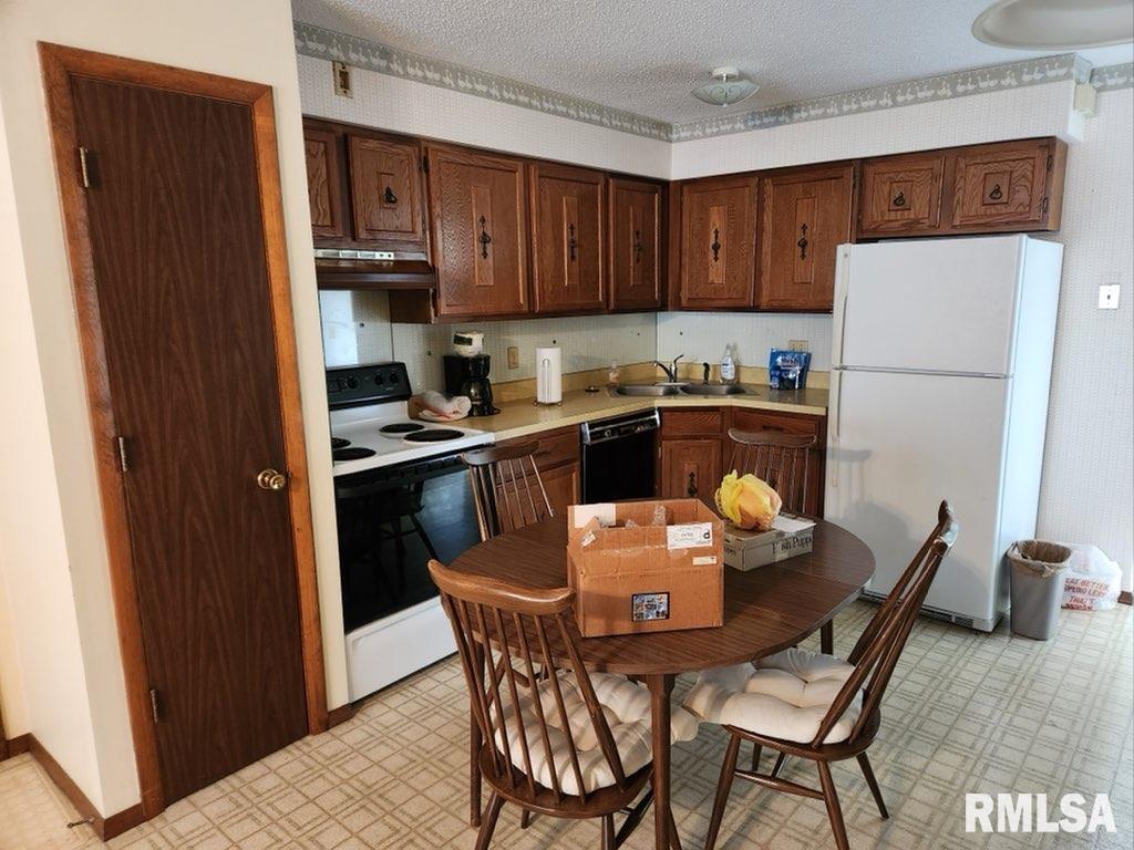 102 Crusaders Road Springfield, IL 62704 - Photo 5 of 12