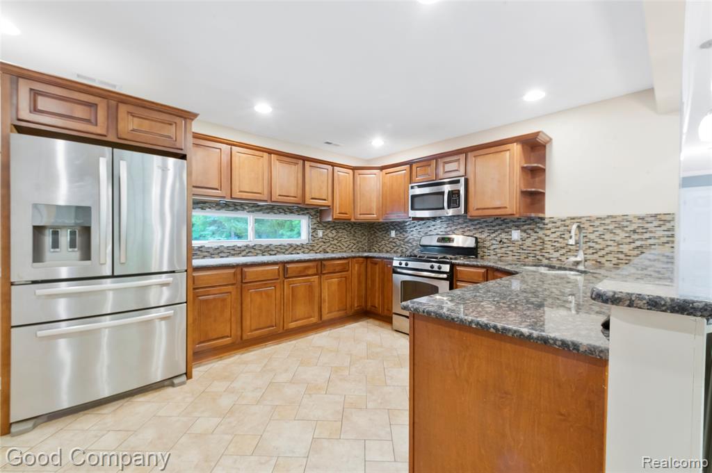 48703 West Ranch Drive Chesterfield, MI 48051 - Photo 2 of 43