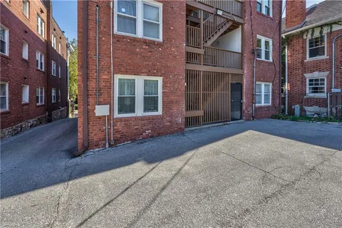 $215,000 | 4314 Oak Street, Unit 1N, Kansas City, MO 64111