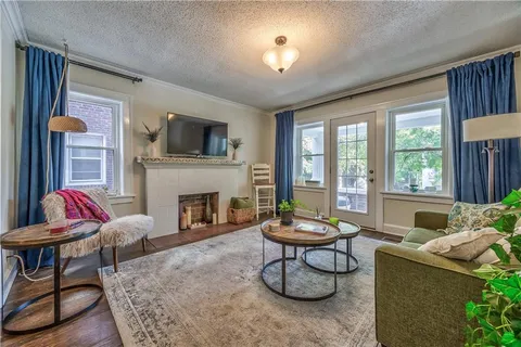 $215,000 | 4314 Oak Street, Unit 1N, Kansas City, MO 64111