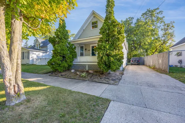 $184,900 | 607 Maple Street, Cadillac, MI 49601