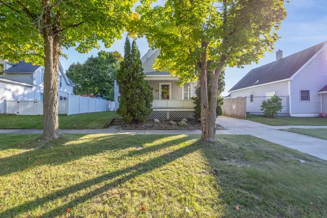 $184,900 | 607 Maple Street, Cadillac, MI 49601